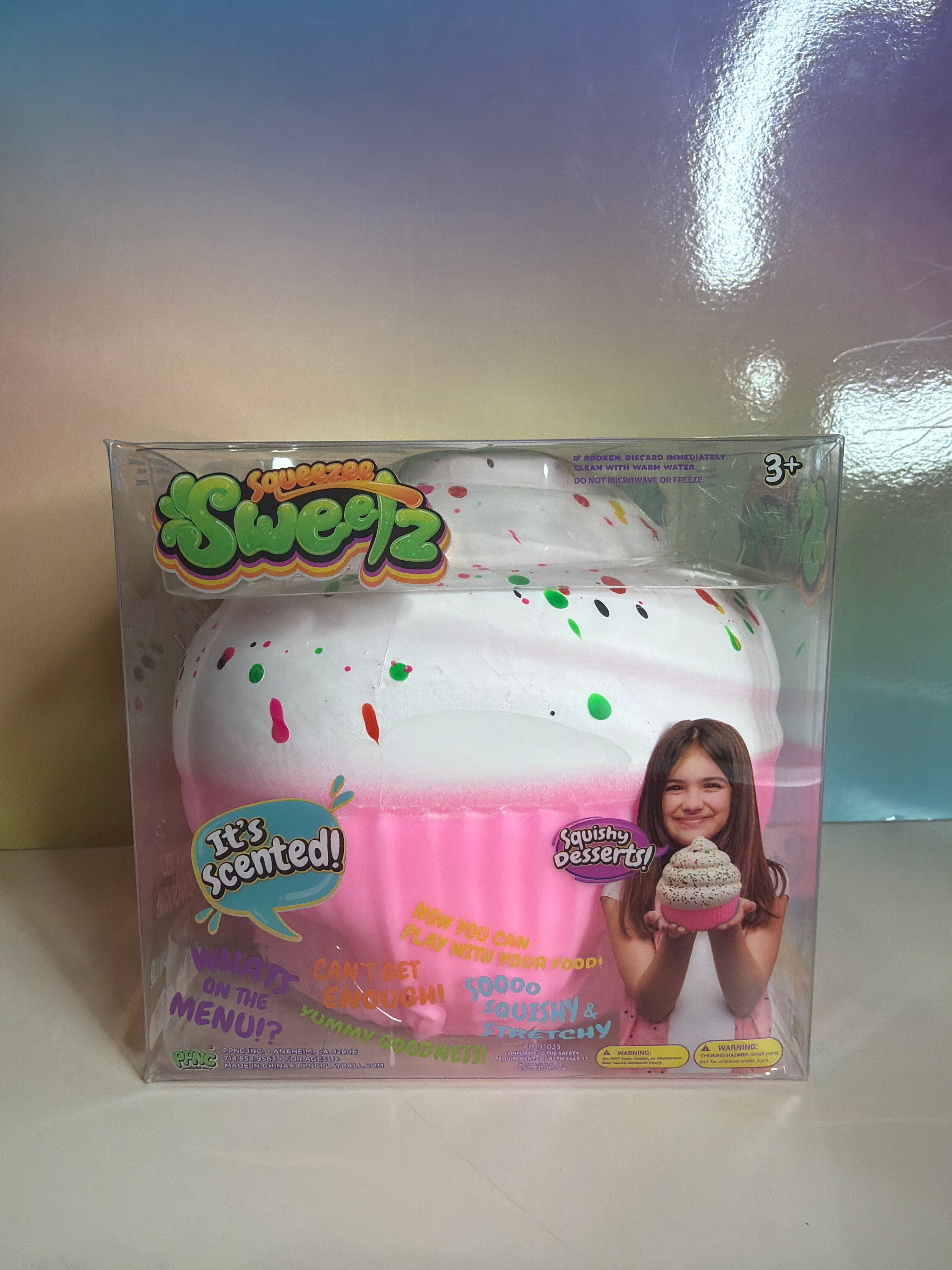 Squeeeeze Sweets Cupcake